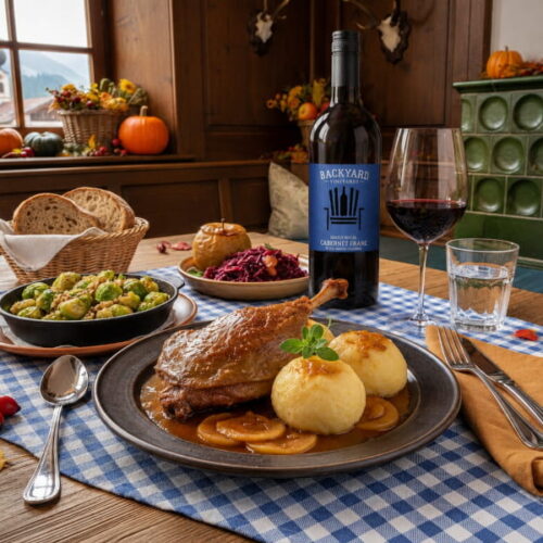 Knusprige Gänsekeule mit Apfel-Majoran-Sauce und Kartoffelklößen, dazu Cabernet Franc Backyard Vineyards Social, British Columbia, Kanada